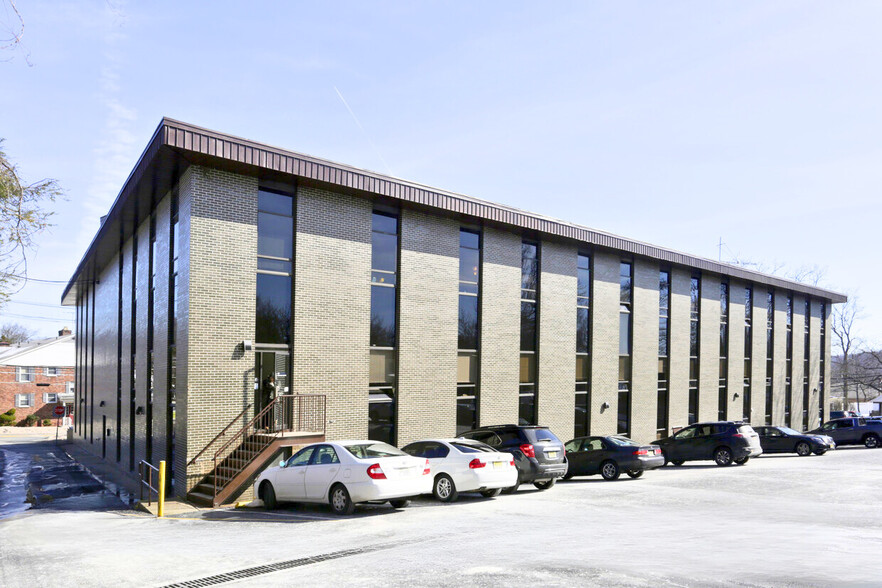 799 Bloomfield Ave, Verona, NJ for lease - Building Photo - Image 1 of 19