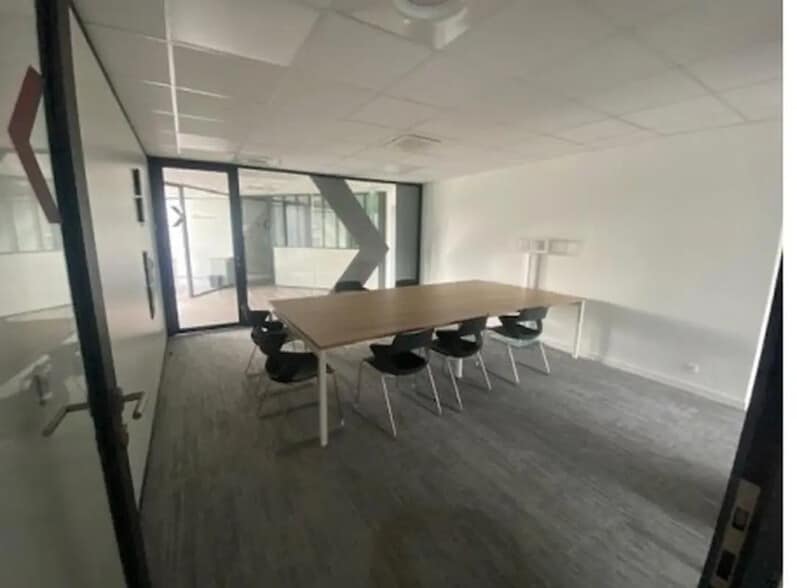 2 Rue Marie Sklodowska Curie, Taverny for lease - Building Photo - Image 2 of 7