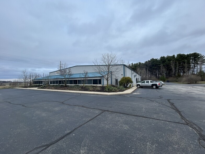 3 Pequignot Dr, Pierceton, IN for lease - Building Photo - Image 2 of 6