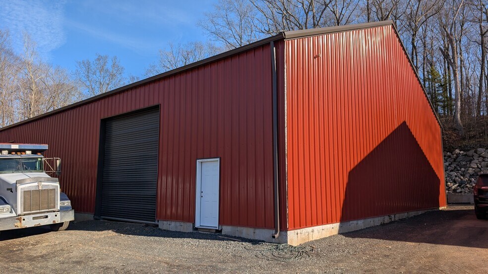 90 Ciro Rd, North Branford, CT à louer - Photo du bâtiment - Image 3 de 7