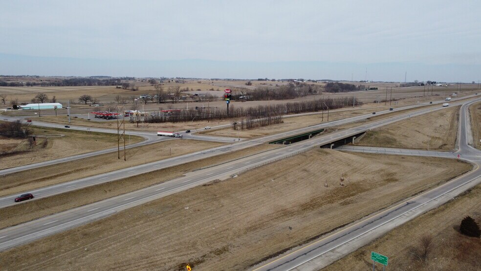 3 Commercial Dr, Riverside, IA à vendre - Photo du bâtiment - Image 2 de 5
