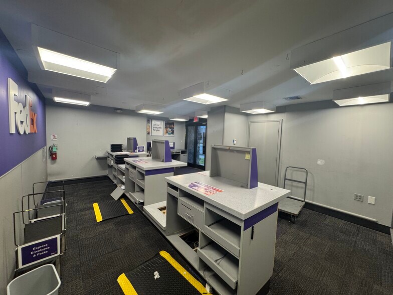 3885 Mercantile Ave, Naples, FL for sale - Interior Photo - Image 2 of 7