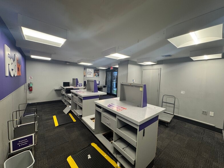 3885 Mercantile Ave, Naples, FL à vendre - Photo intérieure - Image 2 de 7