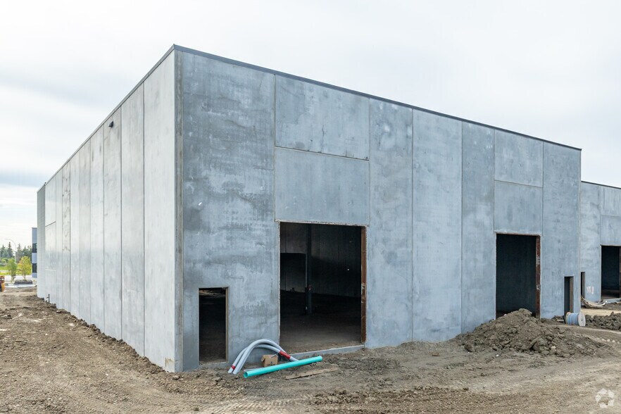 5035 28 St NW, Edmonton, AB à vendre - Photo du bâtiment - Image 2 de 2