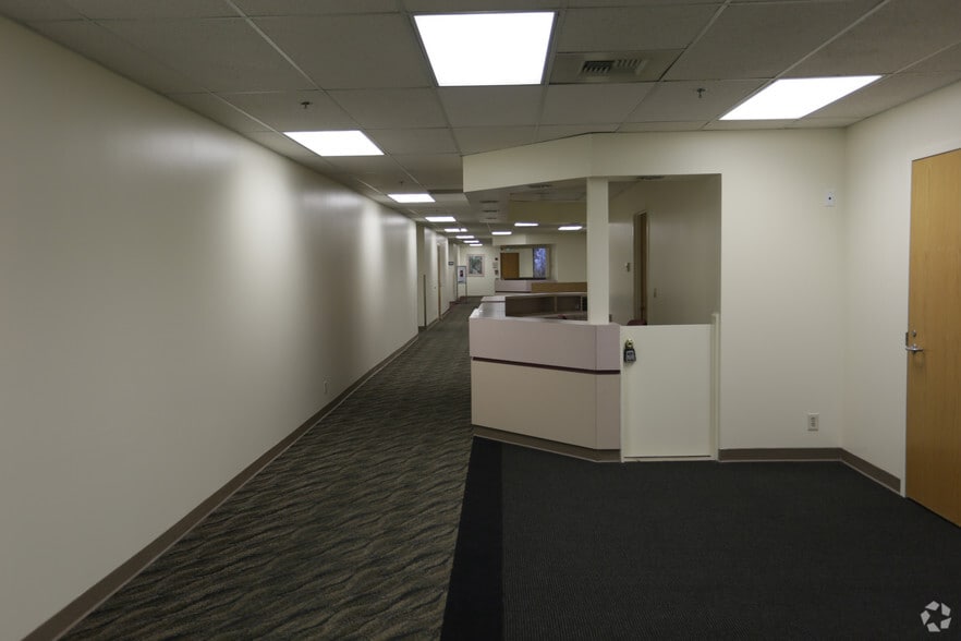 1850 N Riverside Ave, Rialto, CA for lease - Interior Photo - Image 2 of 20