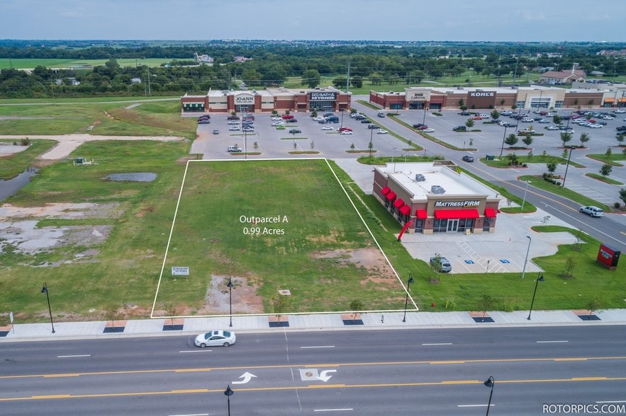 445 NW 2nd St, Lawton, OK à vendre - Aérien - Image 2 de 2