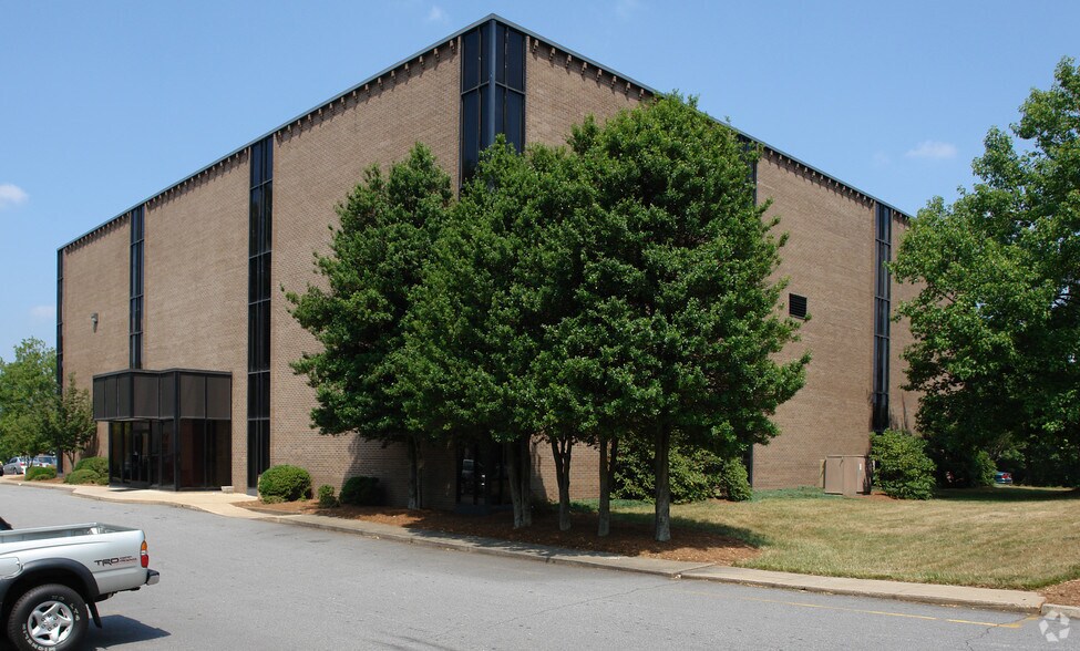 79 Woodfin Pl, Asheville, NC à louer - Photo du bâtiment - Image 2 de 3
