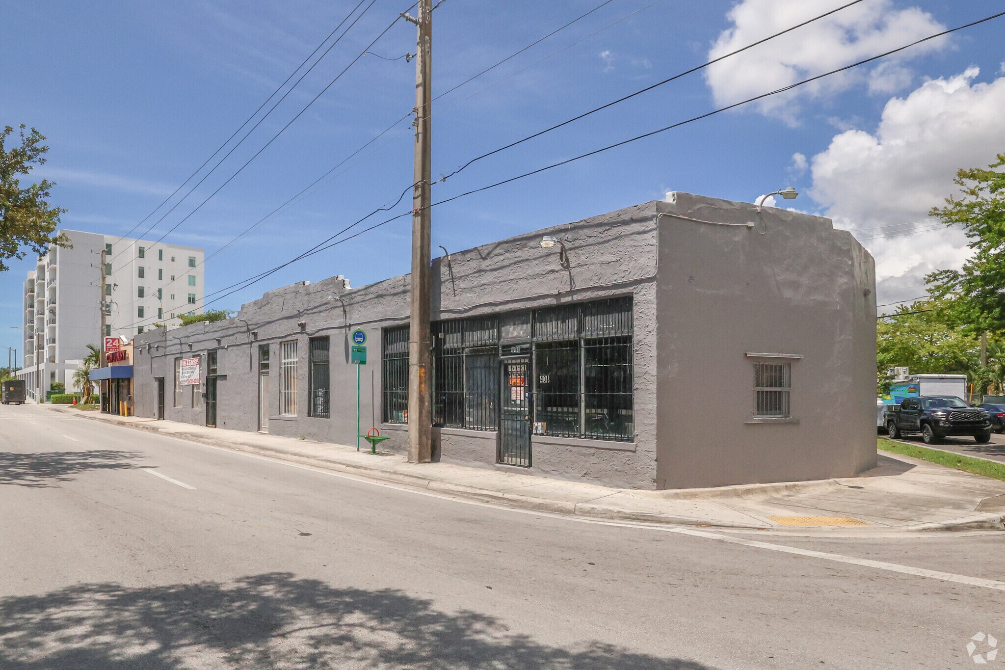 414 SW 22nd Ave, Miami, FL à louer Photo principale- Image 1 de 3