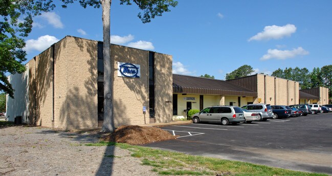 Plus de détails pour 11839-11843 Canon Blvd, Newport News, VA - Local d'activités à louer