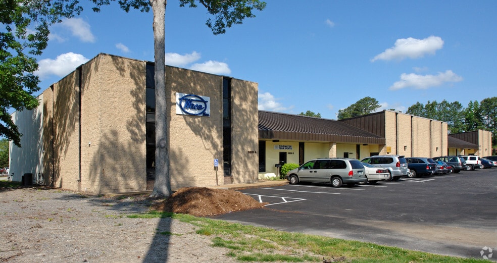 11839-11843 Canon Blvd, Newport News, VA for lease - Primary Photo - Image 1 of 3