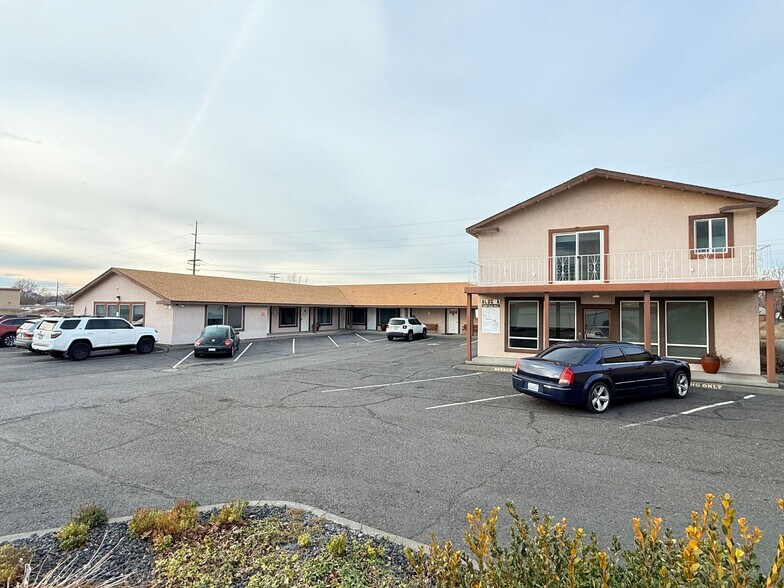8514 W Gage Blvd, Kennewick, WA à vendre - Photo du bâtiment - Image 3 de 16