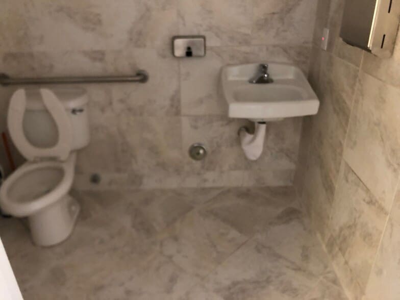 2730-2736 Hollywood Blvd, Hollywood, FL for lease - Building Photo - Image 3 of 8