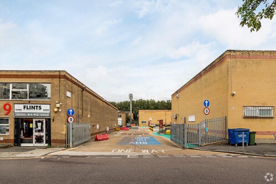 Blackhorse Rd, Londres à louer - Photo du bâtiment - Image 3 de 22