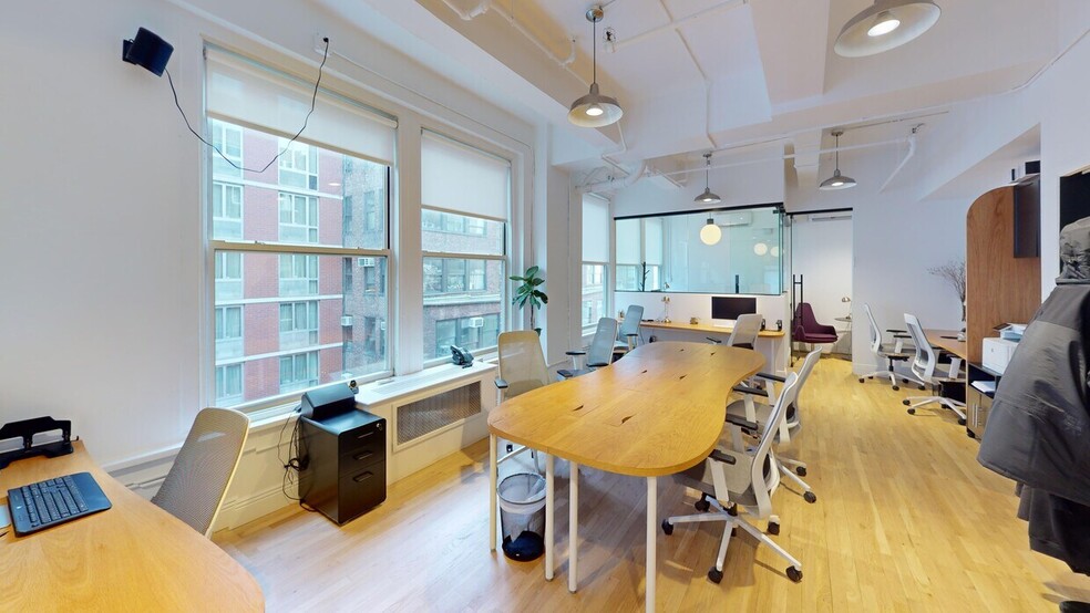 336-342 W 37th St, New York, NY for lease - Building Photo - Image 2 of 7