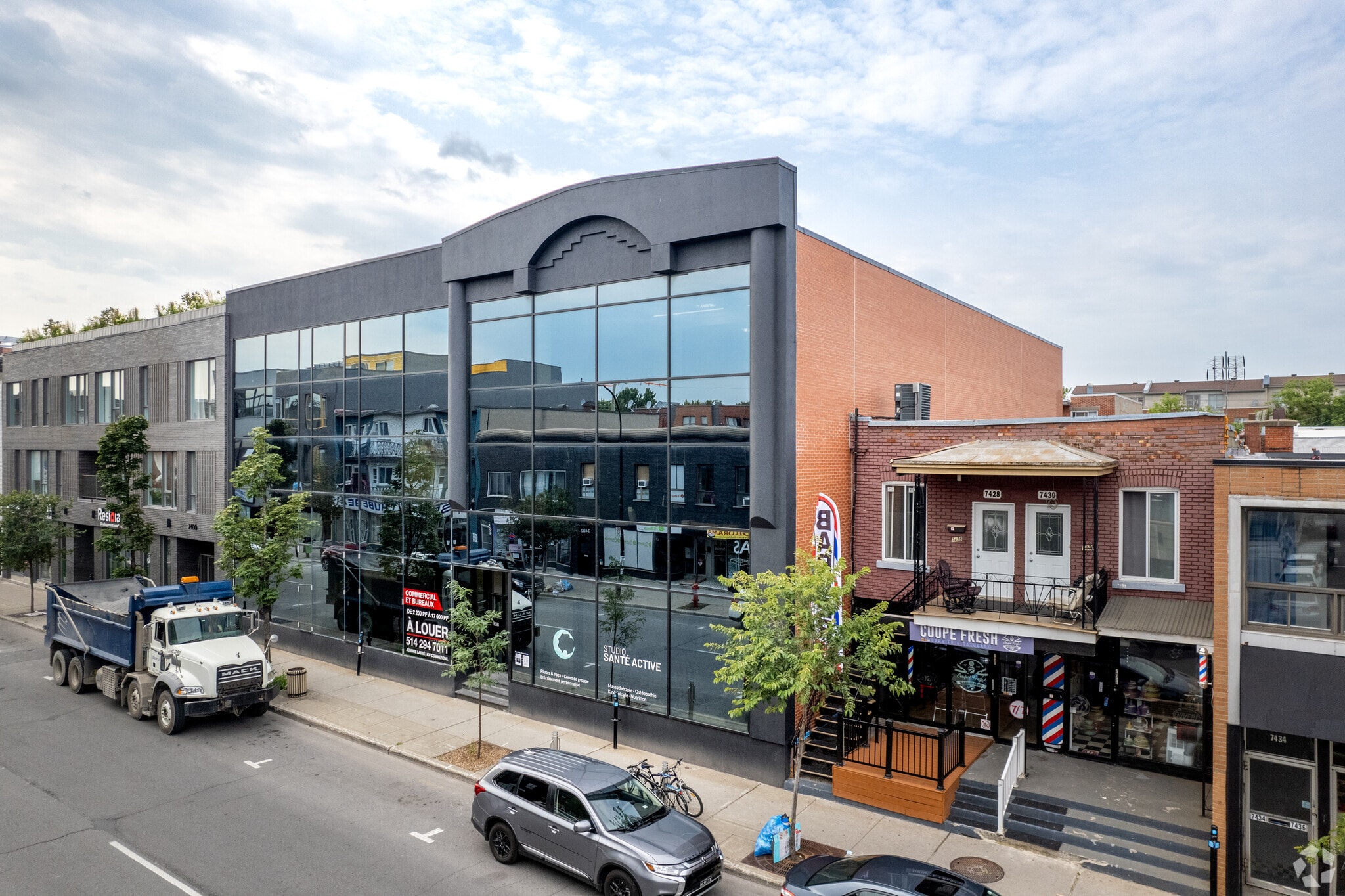 7422 Rue Saint-Hubert, Montréal, QC for lease Primary Photo- Image 1 of 2