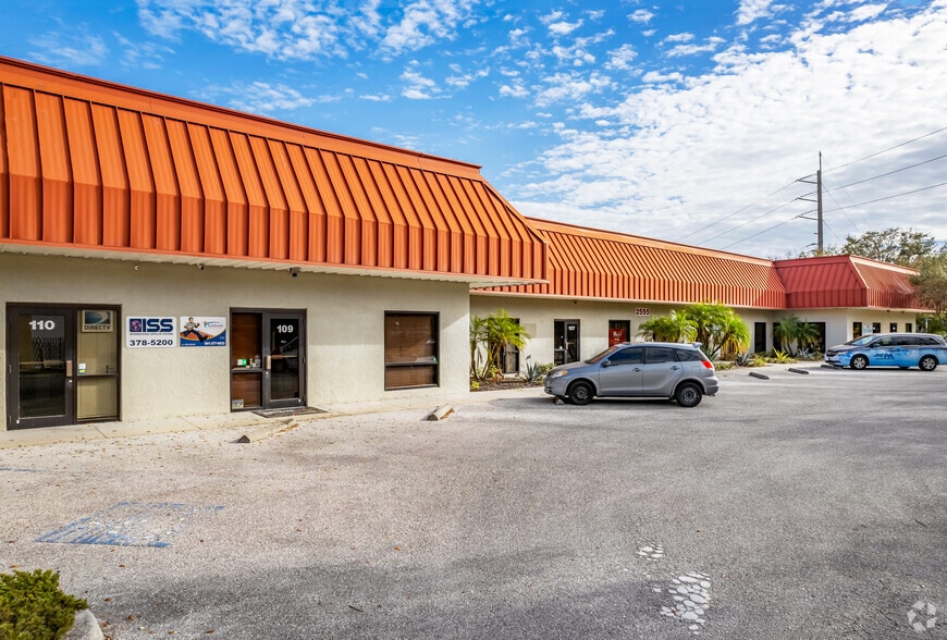 2555 Porter Lake Dr, Sarasota, FL for lease - Primary Photo - Image 1 of 5