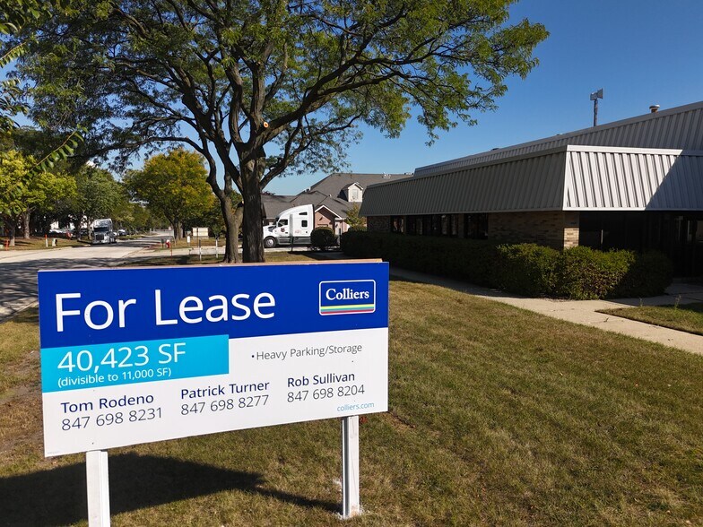 5108-5110 Tollview Dr, Rolling Meadows, IL à louer - Photo du bâtiment - Image 2 de 9