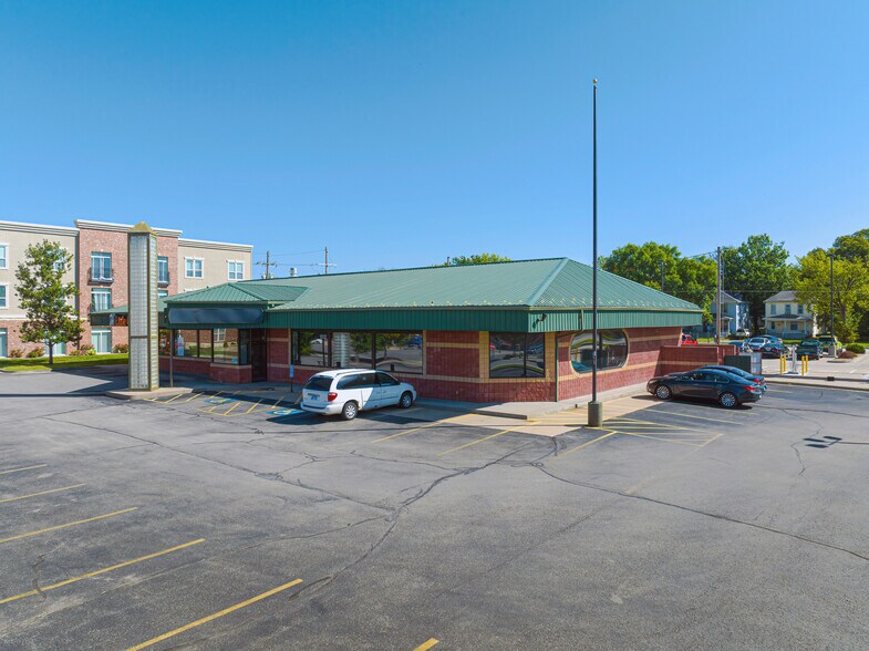 1012-1014 Commercial St, Emporia, KS à louer - Photo du bâtiment - Image 2 de 7