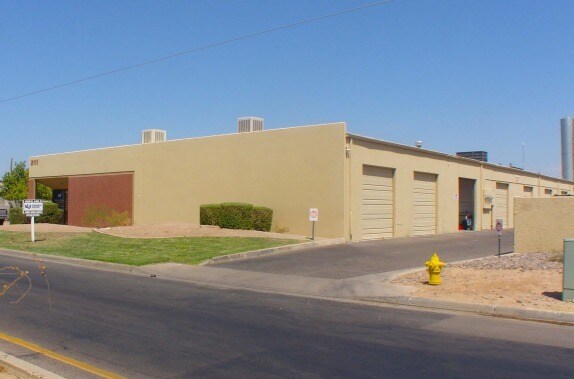 2111 S Industrial Park Ave, Tempe, AZ à louer - Photo du bâtiment - Image 3 de 5