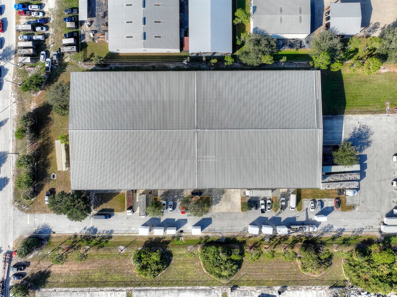 2890 Cargo St, Fort Myers, FL à louer - Photo du bâtiment - Image 3 de 10