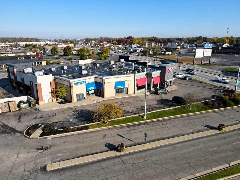 9709-9727 Colerain Ave, Cincinnati, OH for lease - Building Photo - Image 3 of 16