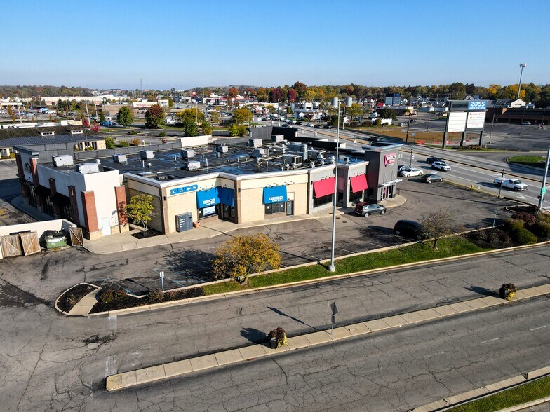 9709-9727 Colerain Ave, Cincinnati, OH à louer - Photo du bâtiment - Image 3 de 16