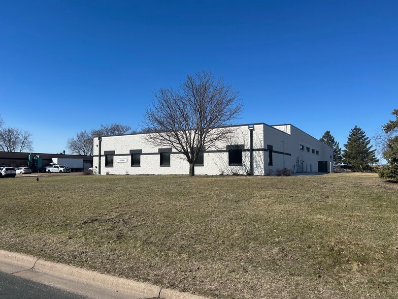 10760 NE Mankato St, Blaine, MN for sale - Building Photo - Image 2 of 5
