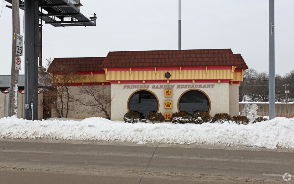 8906 Wornall Rd, Kansas City, MO à vendre - Photo du bâtiment - Image 2 de 2