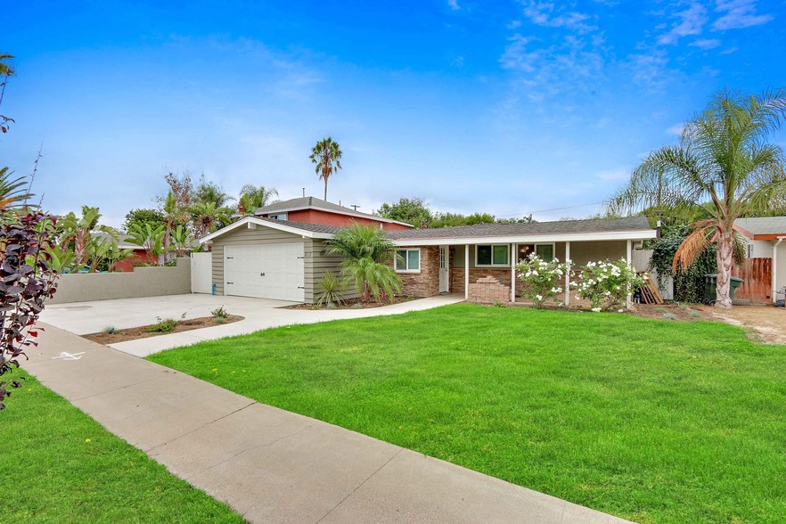 823 Towne St, Costa Mesa, CA for sale - Primary Photo - Image 1 of 1