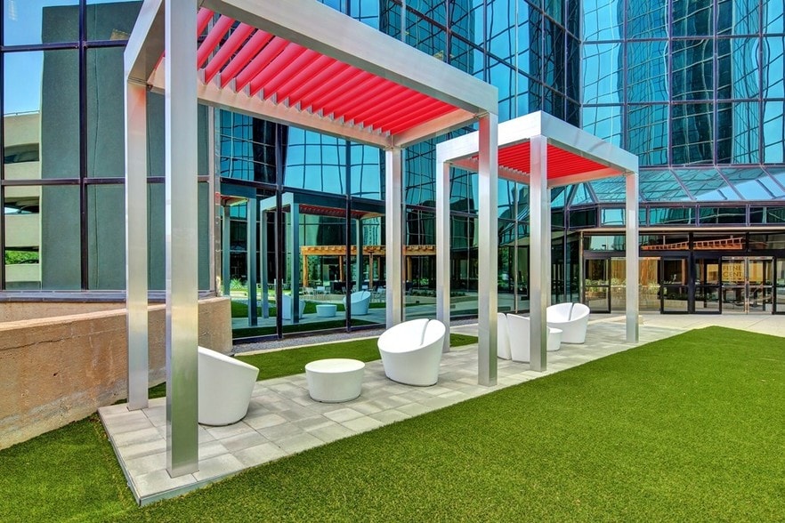 222 W Las Colinas Blvd, Irving, TX à louer - Photo du bâtiment - Image 2 de 11