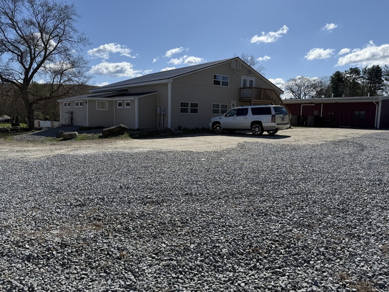 46 Lebanon Rd, Bozrah, CT à vendre - Photo du bâtiment - Image 2 de 2