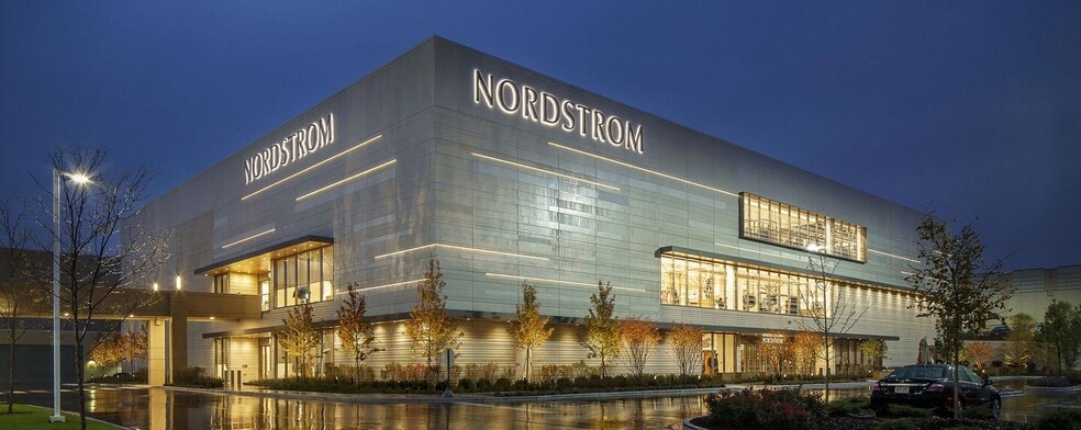 2500 N Mayfair Rd, Wauwatosa, WI for lease - Building Photo - Image 2 of 8