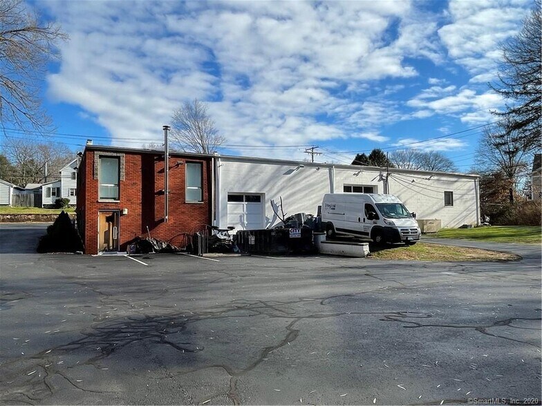 24 Sodom Ln, Derby, CT à louer - Photo du bâtiment - Image 3 de 16