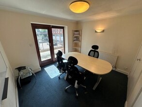 Admirals Way, London for lease Interior Photo- Image 1 of 3