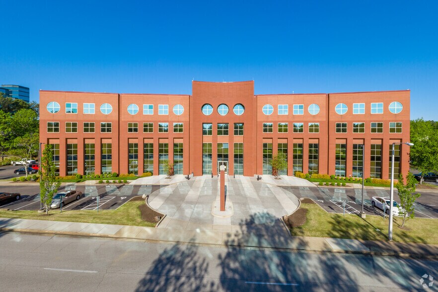 1661 International Dr, Memphis, TN à louer - Photo du bâtiment - Image 3 de 12