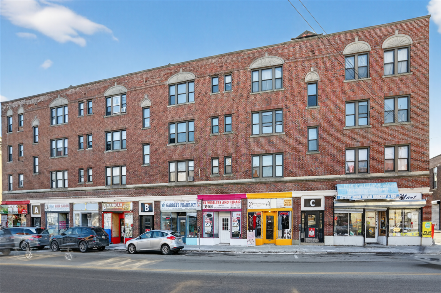 Minerva Court & Richfield Garden portfolio of 2 properties for sale on LoopNet.ca Primary Photo- Image 1 of 8