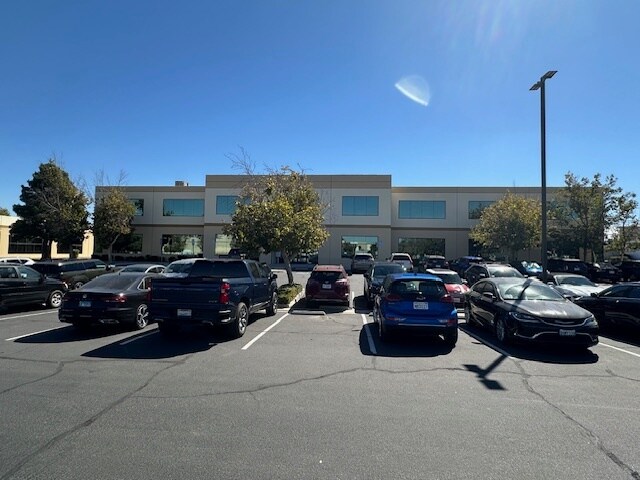 13911 Park Ave, Victorville, CA à louer - Photo du bâtiment - Image 2 de 4