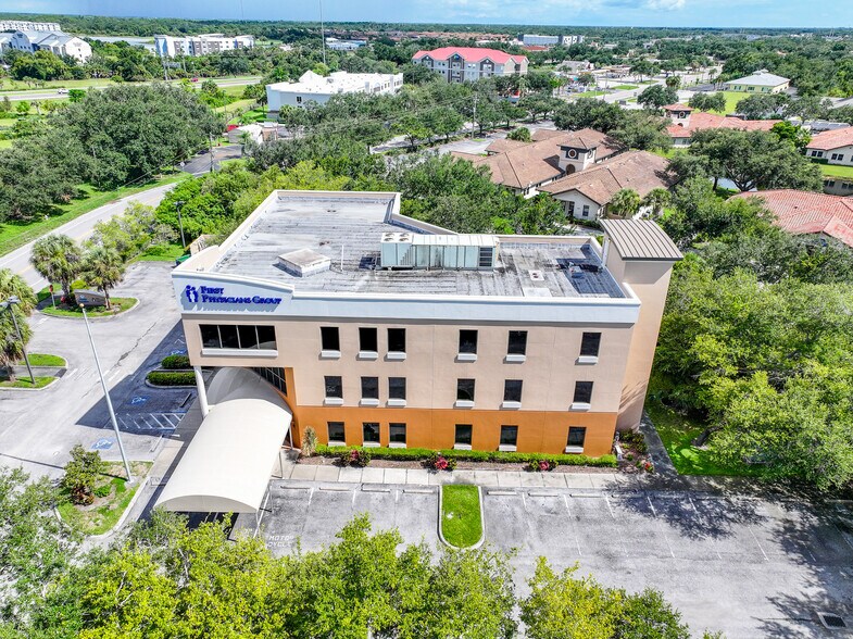 435 Commercial Ct, Venice, FL à louer - Photo du bâtiment - Image 2 de 4