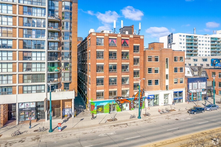 192 Spadina Ave, Toronto, ON for lease - Building Photo - Image 1 of 5