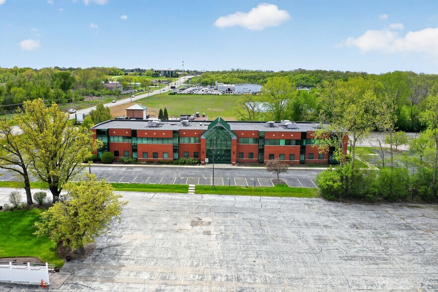 213 Front St, McHenry, IL à louer - Photo du bâtiment - Image 3 de 22
