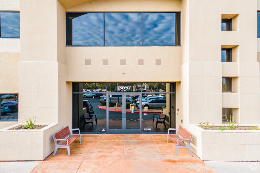 13657 W McDowell Rd, Goodyear, AZ à louer - Photo du bâtiment - Image 3 de 4
