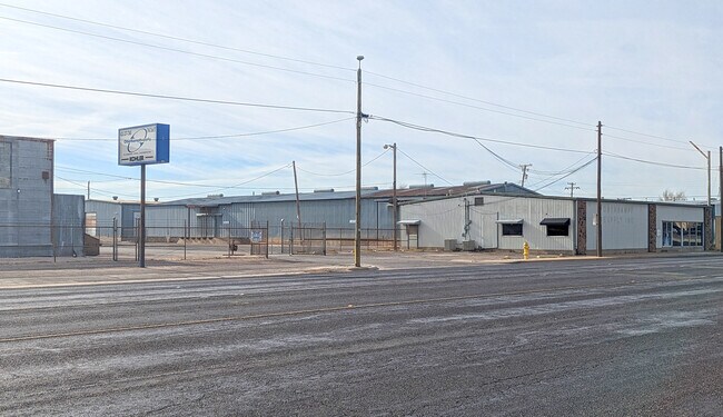 Plus de détails pour 714 E 2nd St, Odessa, TX - Local d'activités à louer
