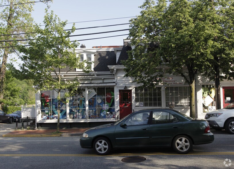 1326 Old Northern Blvd, Roslyn, NY à louer - Photo du bâtiment - Image 3 de 12