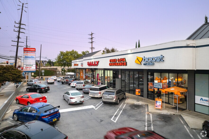 5800-5940 Santa Monica Blvd, Los Angeles, CA à louer - Photo du bâtiment - Image 3 de 6