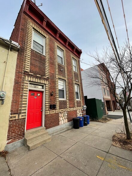 77 Montgomery Ave, Staten Island, NY à vendre - Photo principale - Image 1 de 4