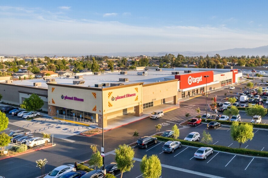 1620-1650 E 4th St, Ontario, CA à louer - Photo du bâtiment - Image 3 de 9