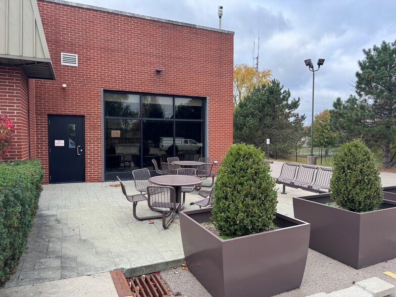 778 W Columbia Ave, Battle Creek, MI à vendre - Photo du bâtiment - Image 2 de 6