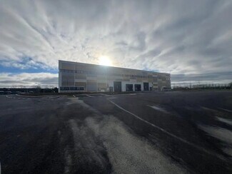 Plus de détails pour 226 Rue Jacques Monod, Plaisir - Plusieurs types d'espaces à louer