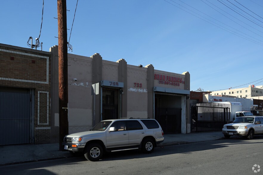 733 Ceres Ave, Los Angeles, CA à vendre - Photo du bâtiment - Image 3 de 3