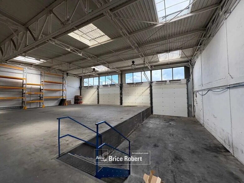 Bureau dans Saint-Priest à louer - Photo intérieure - Image 3 de 7